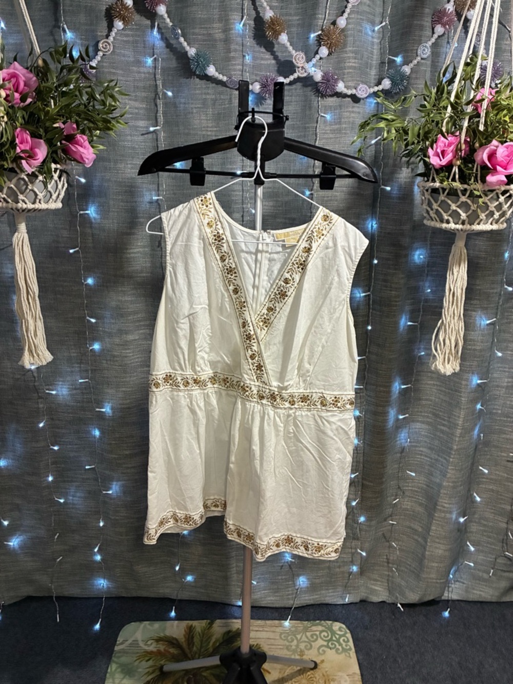 🌻 2/$25 - MICHAEL KORS  Cream Embroidered V-Neck Camisole